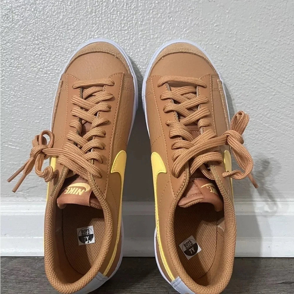 Nike Blazer Low '77 (GS) Amber Brown/Melon Tint Sneaker 7Y/Women 8.5 DA4074 200